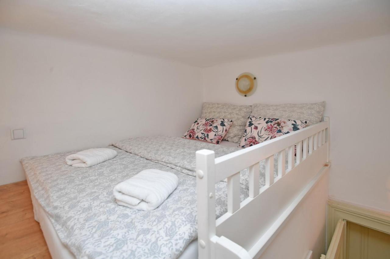 Lovely Little Cosy Apt In פראג מראה חיצוני תמונה