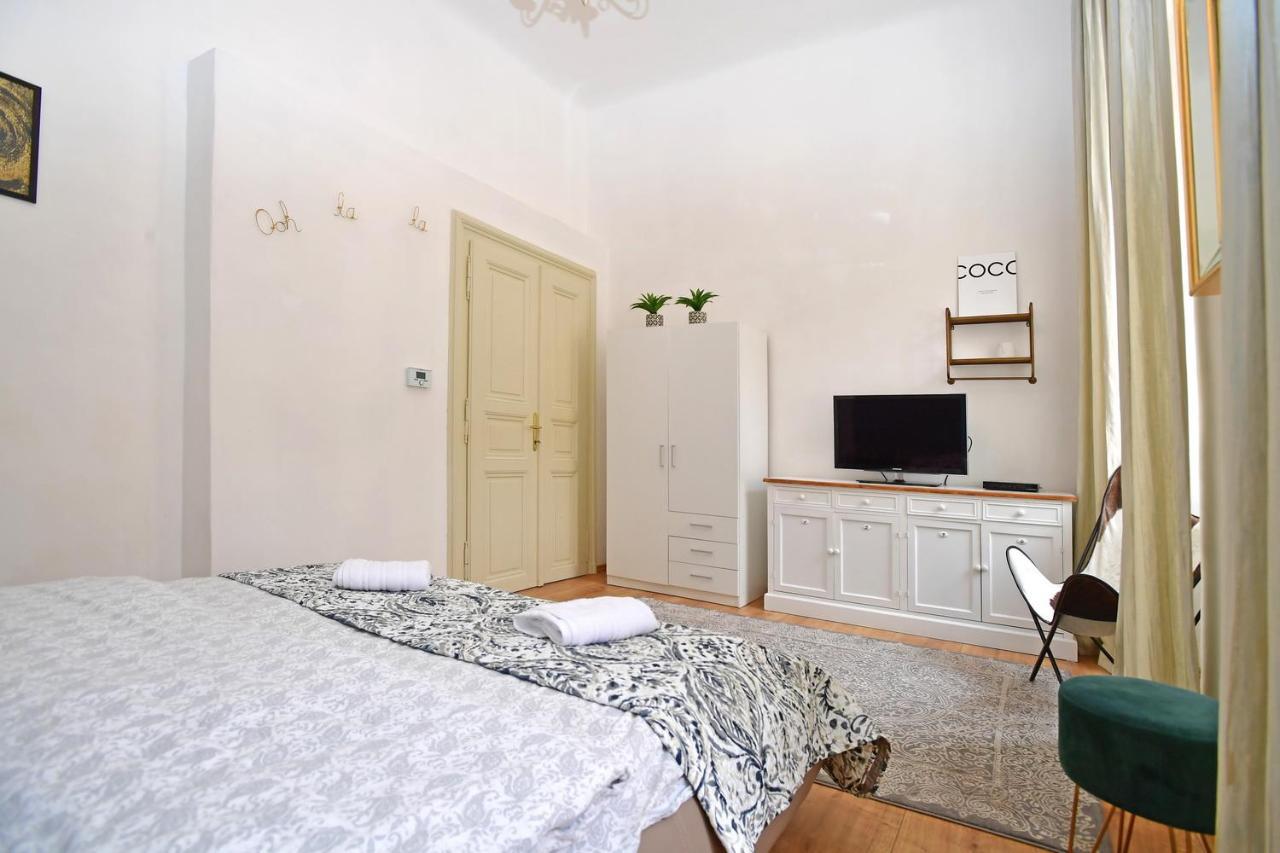 Lovely Little Cosy Apt In פראג מראה חיצוני תמונה